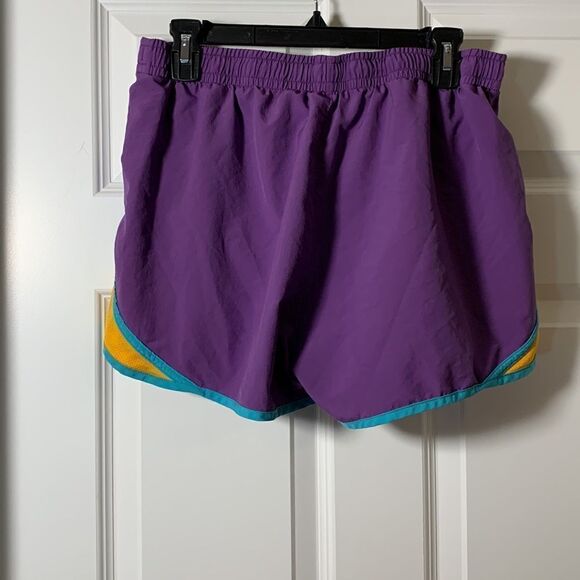 Under Armour Heat Gear Size Large running shorts - Picture 2 of 7